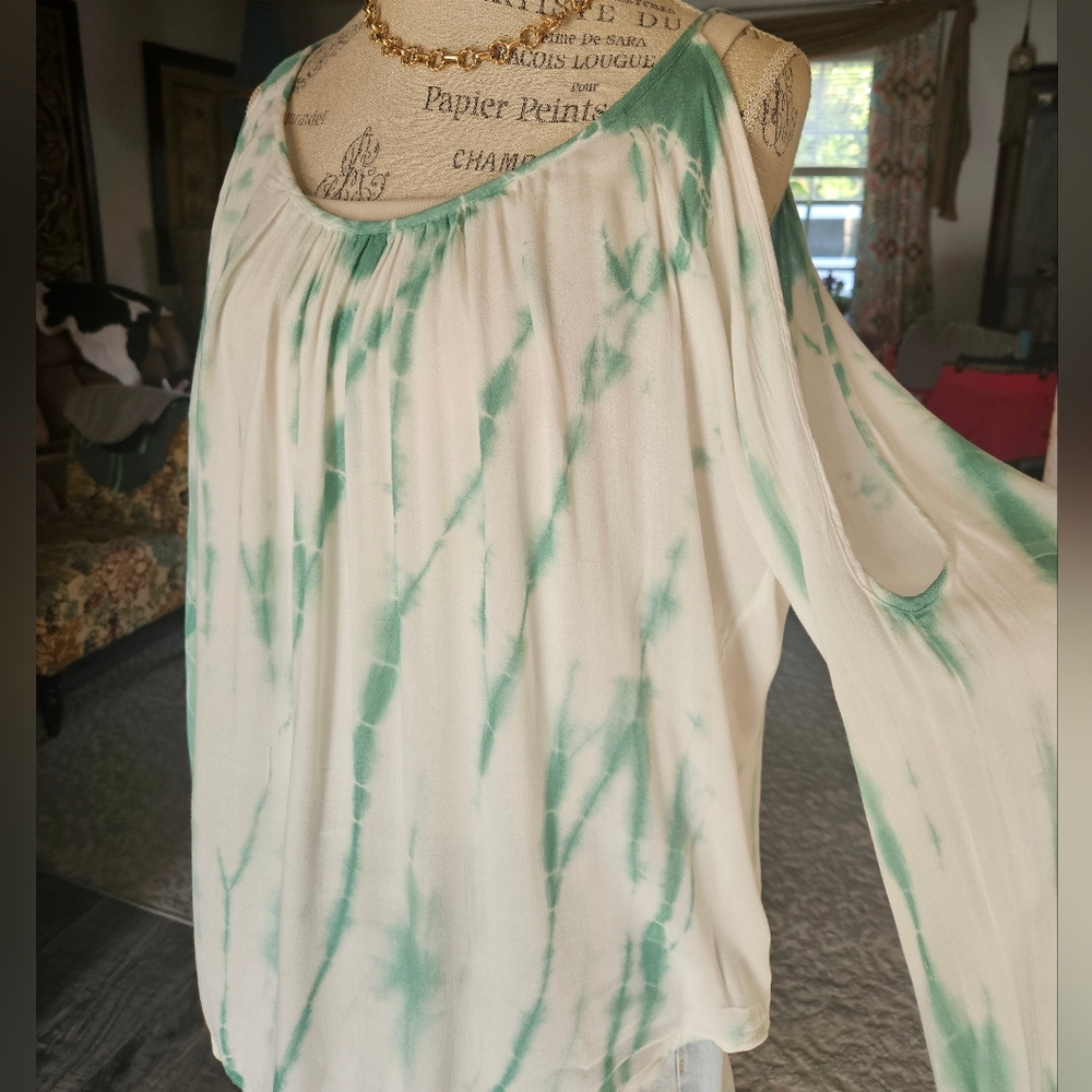 ELAN Tie Dye Cold Shoulder Top Green & White Size M